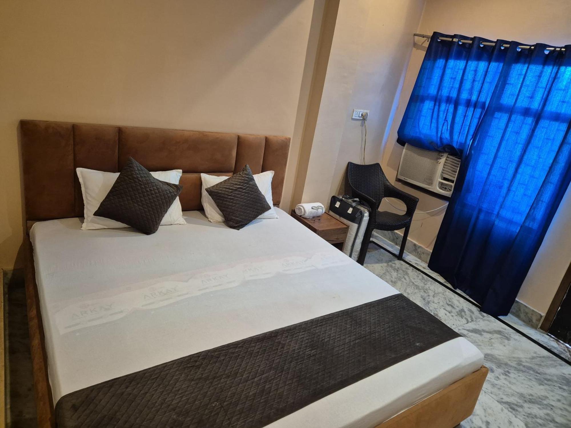Guest house The Kashi Dham P